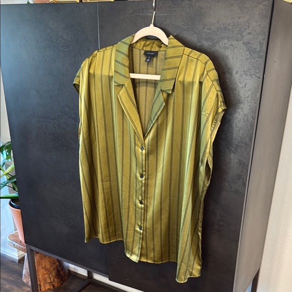 Halogen Yellow Green Sleeveless Boxy Button Down Shirt - Picture 1 of 5
